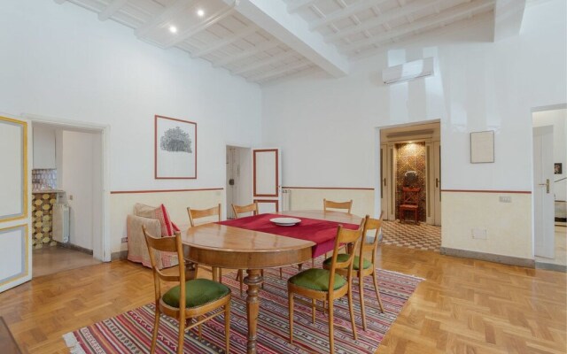 Farnese Stylish Apartment