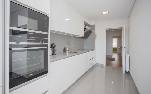 Liiiving - Luxury River View Apartment III