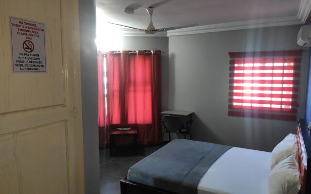 Royal Blue Guest House & Bar