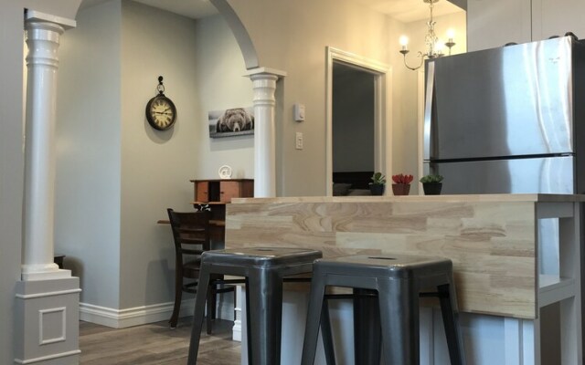 Esther's Place-Carleton Place Downtn Apartment