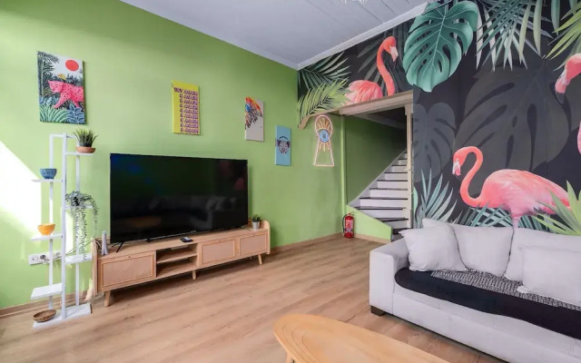 Central Flat 5 min to Kad k y Coastline