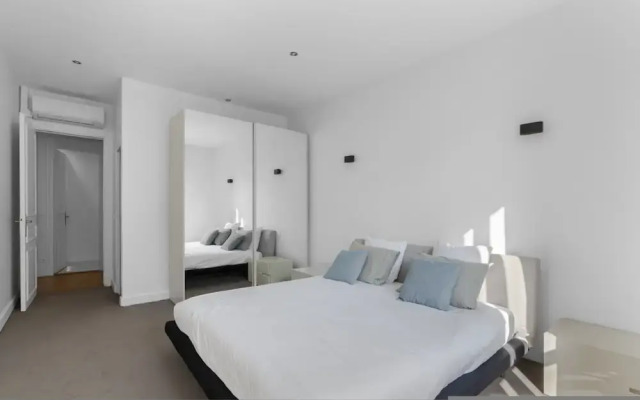 Luxury 5 Bed Residence - Opposite Arc de Triomphe