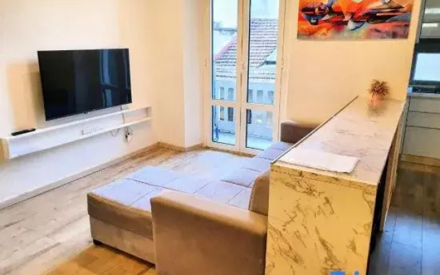 Spacious & Lovely - 4 Queen Bed