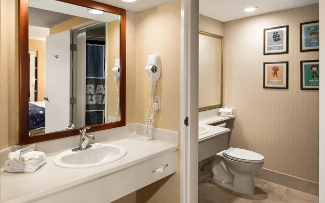 Anaheim Portofino Inn and Suites