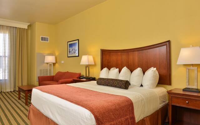 Best Western Plus Swiss Chalet Hotel & Suites