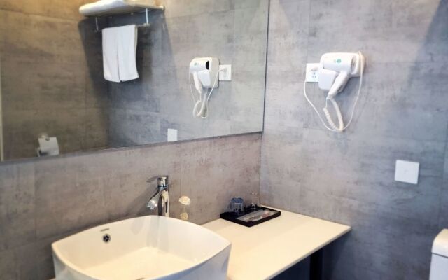 Zhonghao Cheng Shi Lin She