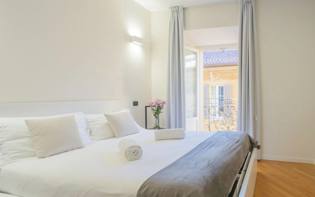 White Flat in Como City Center by Rent all Como