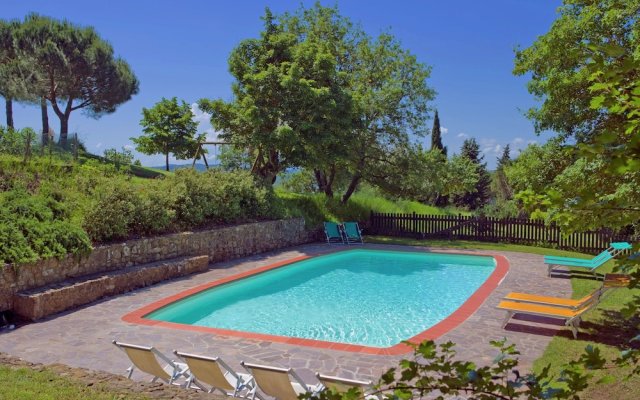Majestic Farmhouse in Lucignano With Swimming Pool
