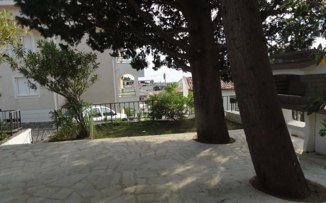 Petrovac Holiday House with pool