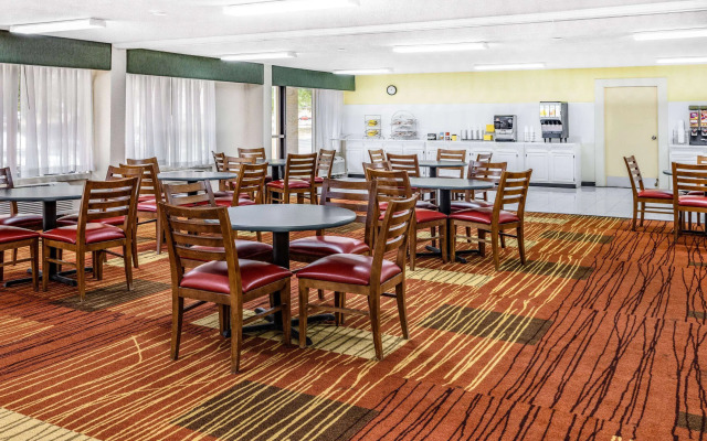 Days Inn & Suites by Wyndham Williamsburg Colonial