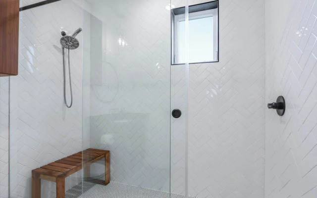 Creekside Modern Condo for 4