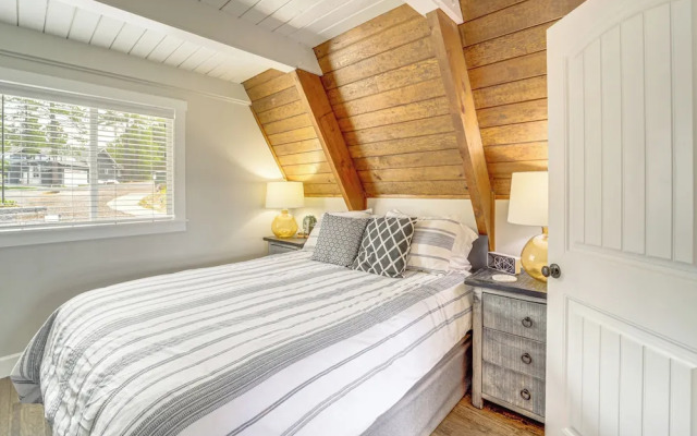 Flagstaff A-frame Cabin w/ Deck & Lovely Views!