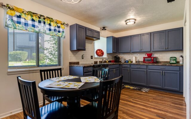 Lawrence Vacation Rental ~ 12 Mi to Indianapolis!