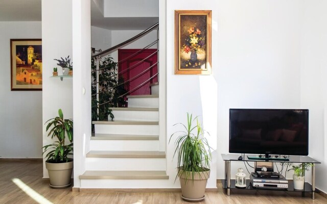 Amazing Home in Omis With Sauna, Wifi and 6 Bedrooms