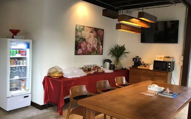 The Eight Ratvithi House