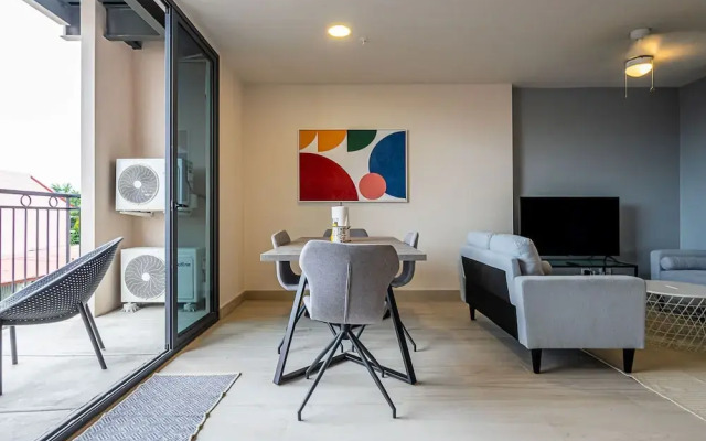 w Comfy 1BR w Perfect Balcony in Casco View