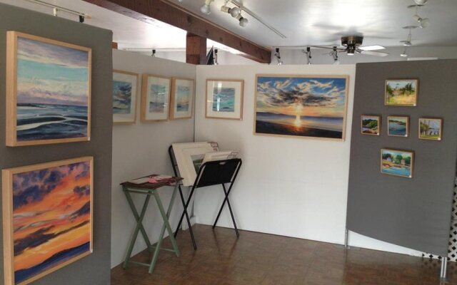 Bearskin Neck Motor Lodge