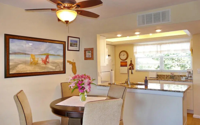 Island-style Condo With Pool, spa and Steps to Beach