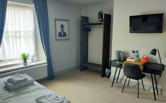 OYO The Victorian Tap B&B