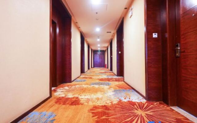 F World Conference Center Hotel (Wuhan Tianhe Airport Julong Avenue Subway Station Branch)