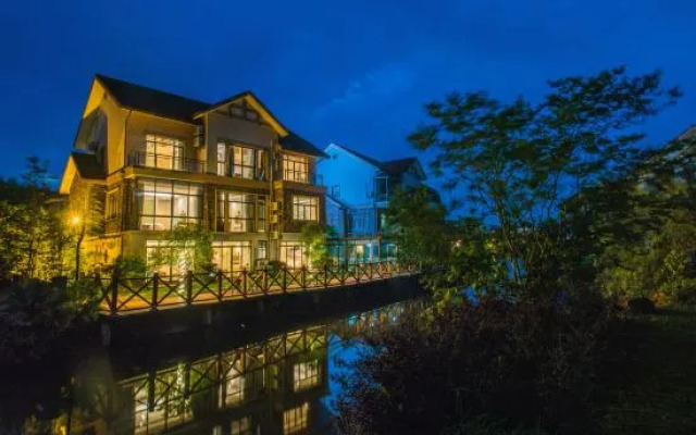Wuyi Shanshuizhuang Inn