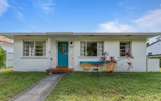 Retro Rewind Stylish Near Design District Miami