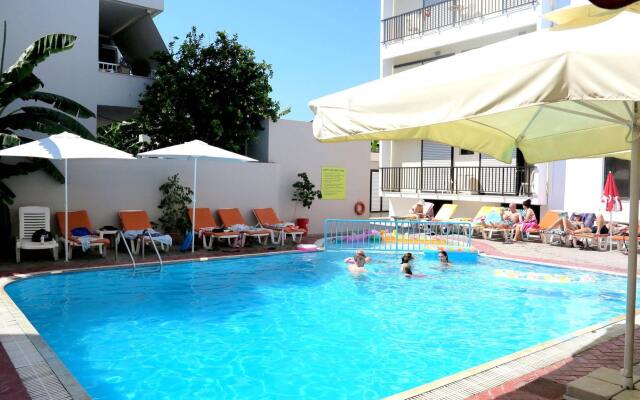 Poseidon Hotel and Apartments
