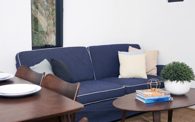 Relaxed 2 Bedroom Apartment Minutes From The Beach