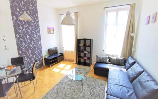 Gozsdu Apartment
