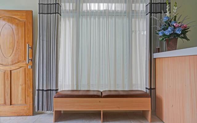 OYO 90804 Oma Uti Homestay Syariah