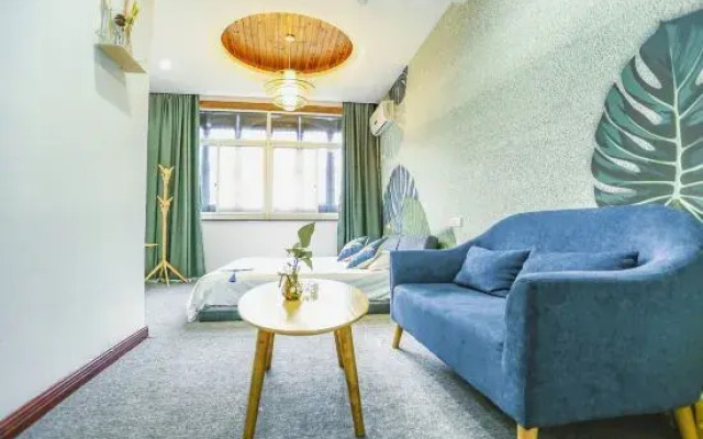 Wuzhen Xiaocheng Love Hotel