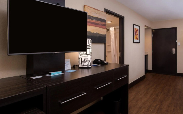Holiday Inn Express & Suites San Antonio Medical-Six Flags by IHG