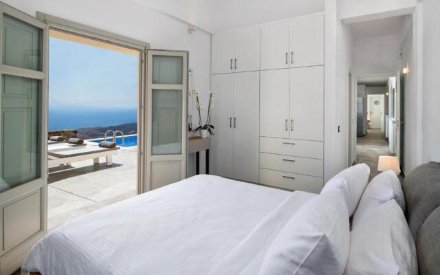 Theano Cave Suites & Villas