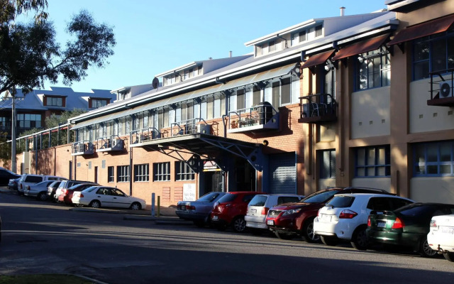 Granita's - 2 bedroom converted South Fremantle warehouse apartment