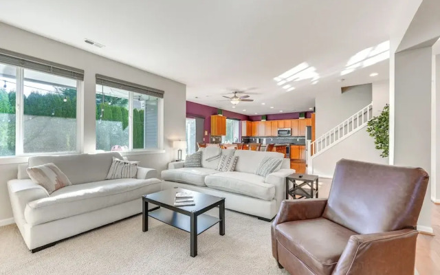 Spacious Kent Home Near Seatac Airport w/ Patio