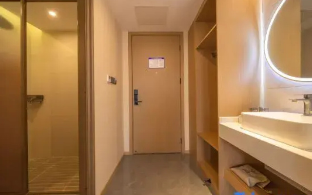 Chongqing · Clover | CLOVERHDPROJECTION Luxury Movie Hotel (Dashiba Subway Station)