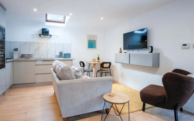 Flat 2 - 1 Bedroom Apartment - Tenby