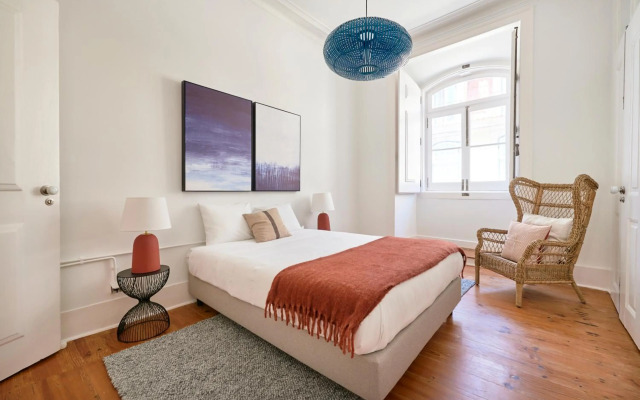 Sunny Pink Street Historical Apt, By TimeCooler