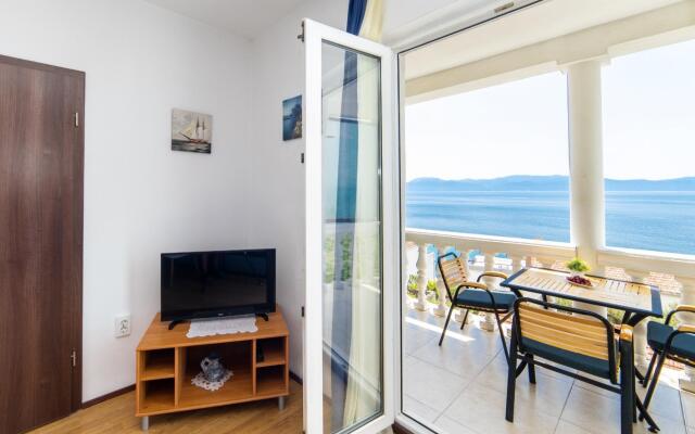 More - 60m From the sea - A3 Sime