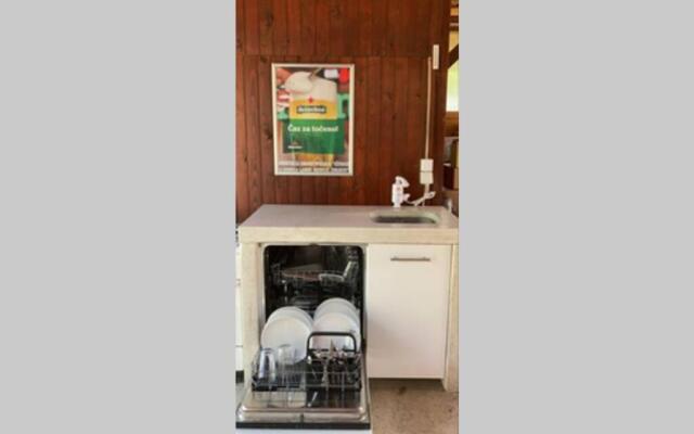 Huge BBQ Garden, Spacious Flat, AC, Free Parking 1