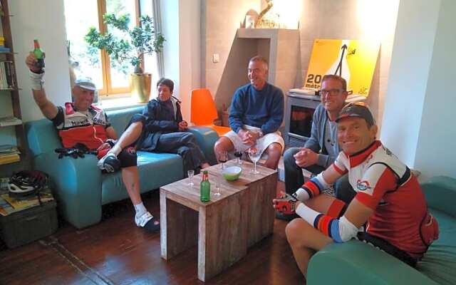 Les Deux Vélos CycleLodge / Fietshotel