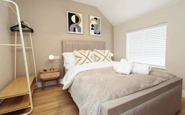 Modern 5BR Home new