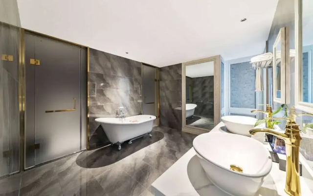 Howard Johnson by Wyndham Lake Serenity Hot Springs Xichang