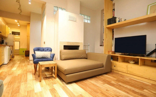 House Near Trendy Attractions and Close to Taksim