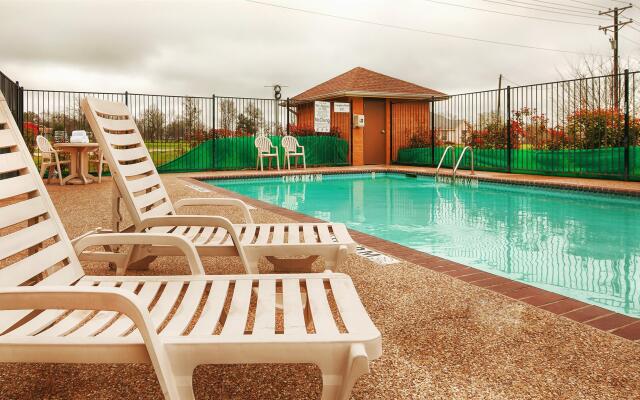 Executive Inn & Suites