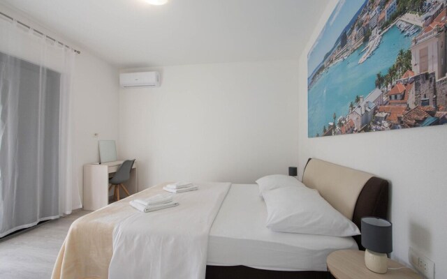 Nice Home in Kucine with WiFi, 4 Bedrooms & Hot Tub