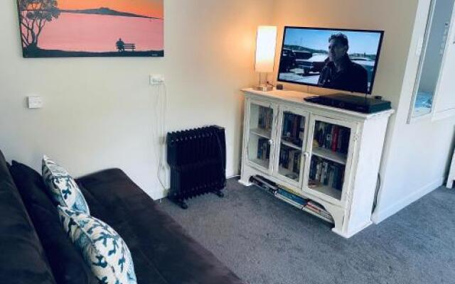 Whitby Studio - Mairangi Bay Beach