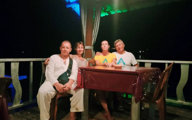 Lake Lane Guest Rest