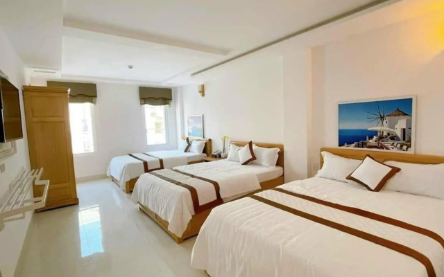 Caroline Beach Vung Tau