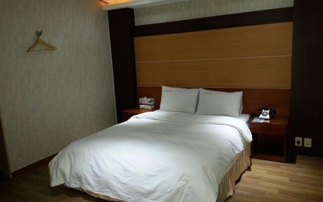 Golden Park Motel